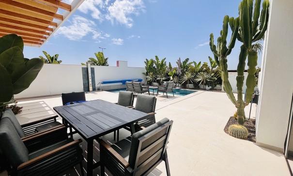 Chalet Independiente - Venta - Torrevieja - Torrevieja