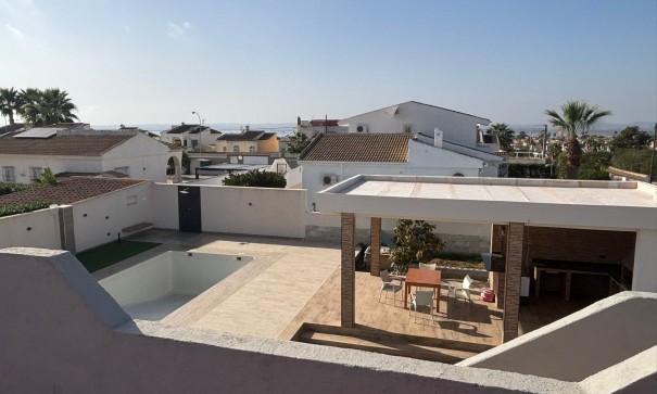 Chalet Independiente - Venta - Torrevieja - Torrevieja