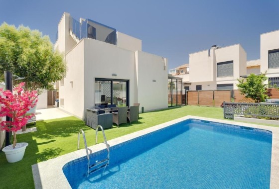 Chalet Independiente - Venta - Torrevieja -
                Torrevieja
