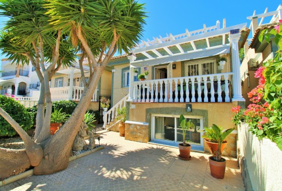 Chalet Independiente - Venta - Villamartín -
                Las Violetas