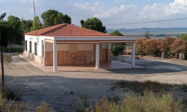 Chalet Independiente - Venta - Yecla - Yecla