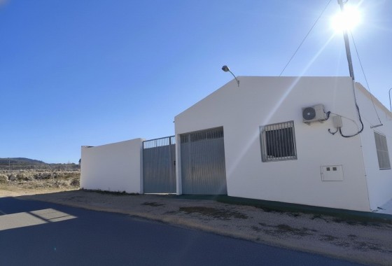 Commercial - Revente -
        SAX - C9J-50408