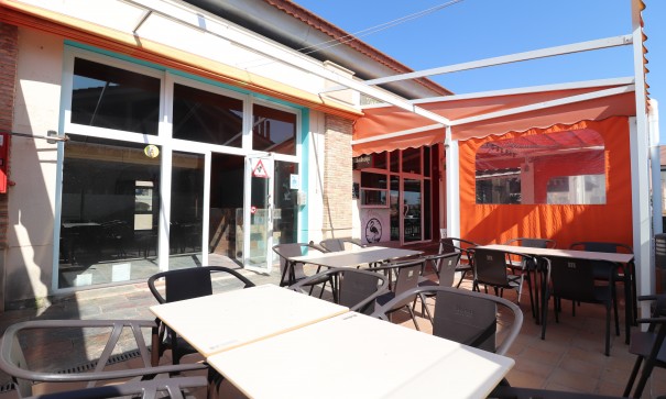 Commercieel - Herverkoop - Algorfa - La Finca Golf Resort