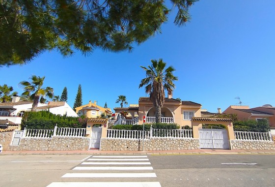 Detached Villa - Resale - Rojales -
                La Marquesa Golf