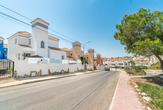 Detached Villa - Resale - San Miguel de Salinas -
                Las Filipinas