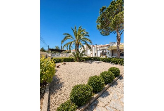 Detached Villa - Sale - Torrevieja - Aguas Nuevas
