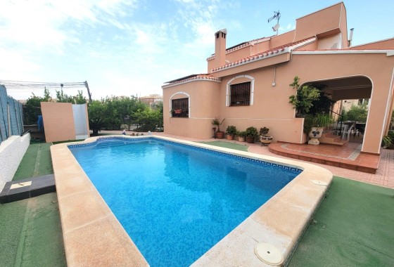 Detached Villa - Sale - Torrevieja - Aguas Nuevas