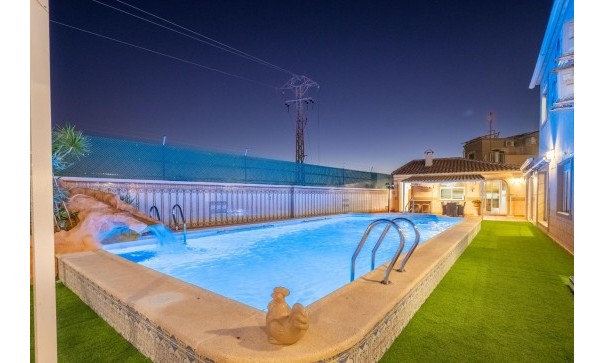 Detached Villa - Sale - Torrevieja - El chaparral