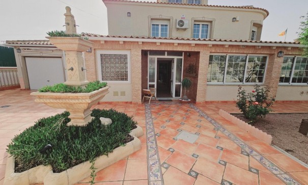 Detached Villa - Sale - Torrevieja - La Siesta - El Salado - Torreta