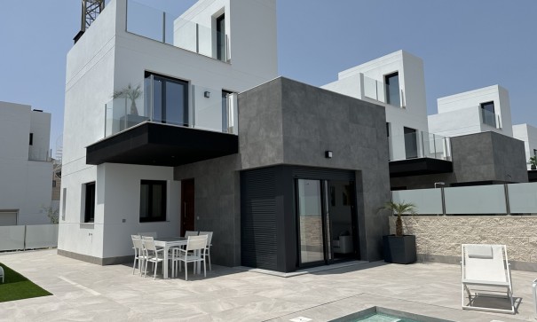 Detached Villa - Sale - Torrevieja - Torrevieja