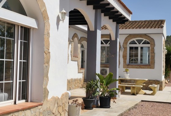 Finca / Landhaus - Wiederverkauf - Mon&oacute;var -
                Monovar