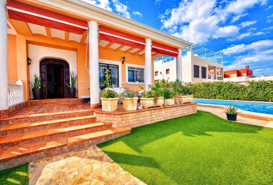 Freistehende Villa - Wiederverkauf - La Mata - La Mata
