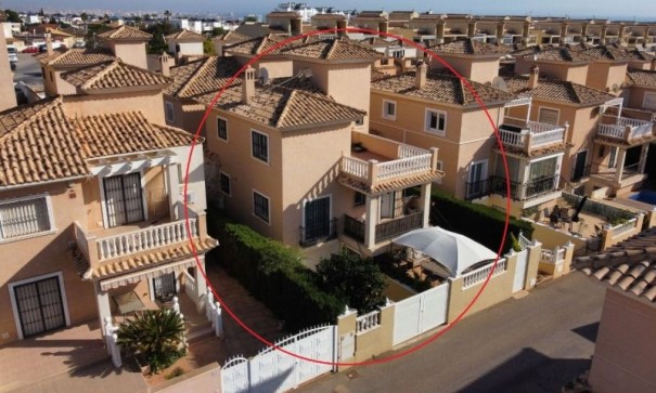 Fristående villa - Återförsäljning - Orihuela Costa - Orihuela Costa