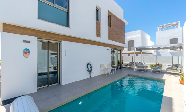 Fristående villa - Återförsäljning - Orihuela Costa - Villamartín