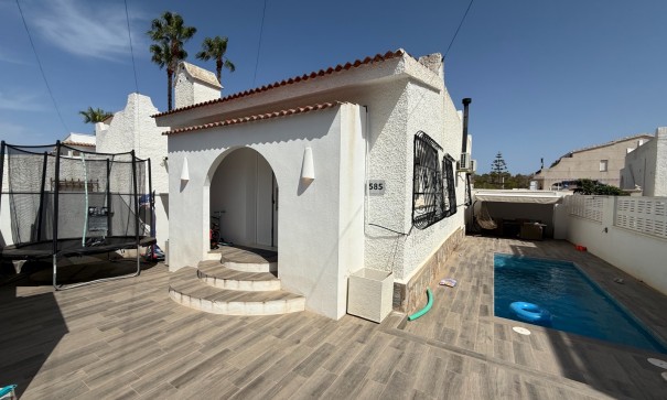 Fristående villa - Återförsäljning - Orihuela Costa - Villamartín