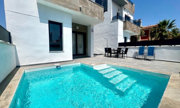 Fristående villa - Återförsäljning - Torrevieja - La Siesta - El Salado - Torreta