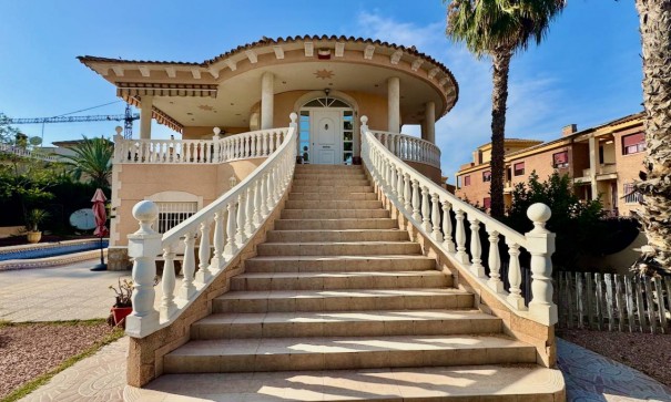 Fritliggende villa - Videresalg - Benferri - Benferri