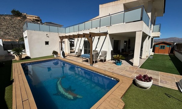 Fritliggende villa - Videresalg - Cox - Cox