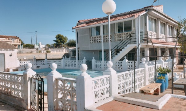 Fritliggende villa - Videresalg - Crevillente - Crevillente