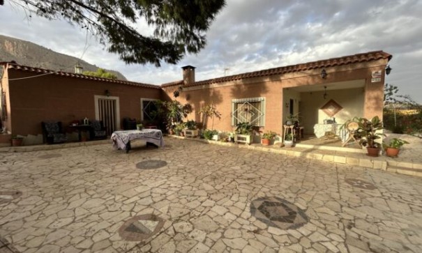 Fritliggende villa - Videresalg - Hondón de las Nieves - Hondón de las Nieves