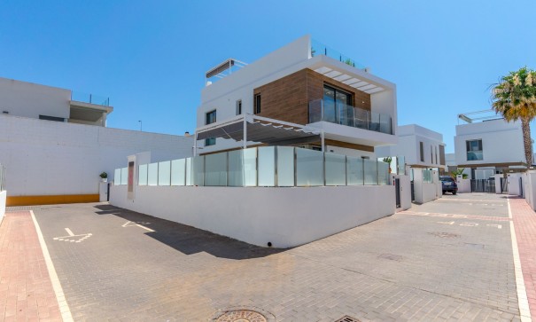 Fritliggende villa - Videresalg - Orihuela Costa - Villamartín