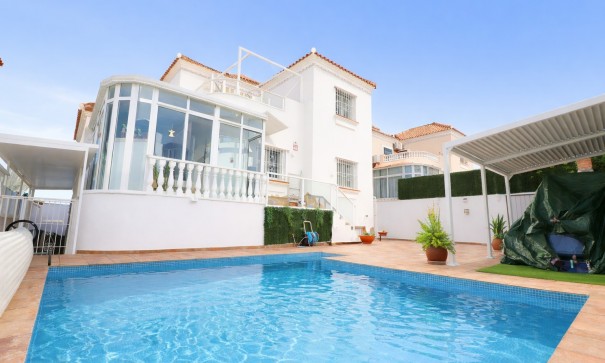 Fritliggende villa - Videresalg - Orihuela Costa - Villamartin