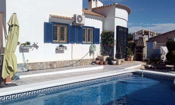 Fritliggende villa - Videresalg - Orihuela - La Florida