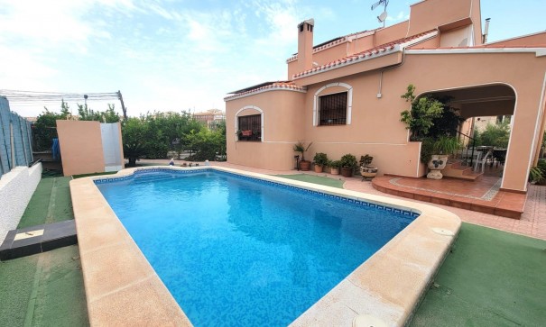 Fritliggende villa - Videresalg - Torrevieja - Aguas Nuevas