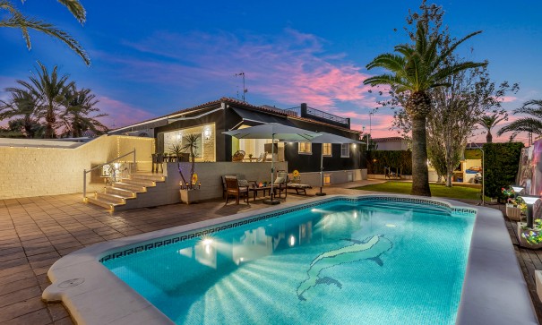 Fritliggende villa - Videresalg - Torrevieja - Rocio del mar