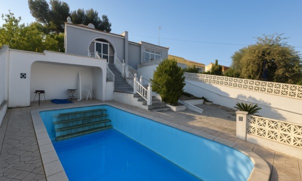 Fritliggende villa - Videresalg - Torrevieja - Torrevieja
