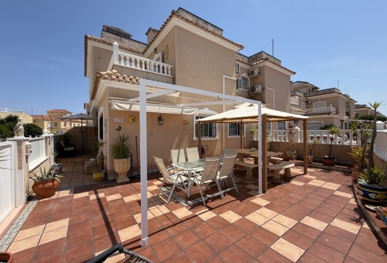 Halfvrijstaande villa - Herverkoop - La Zenia -
                La Zenia