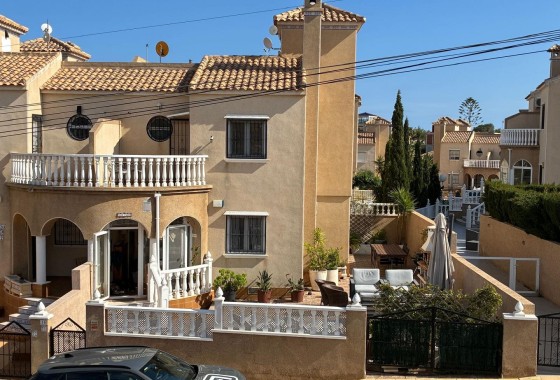 Halfvrijstaande villa - Herverkoop - Orihuela Costa -
                Orihuela Costa