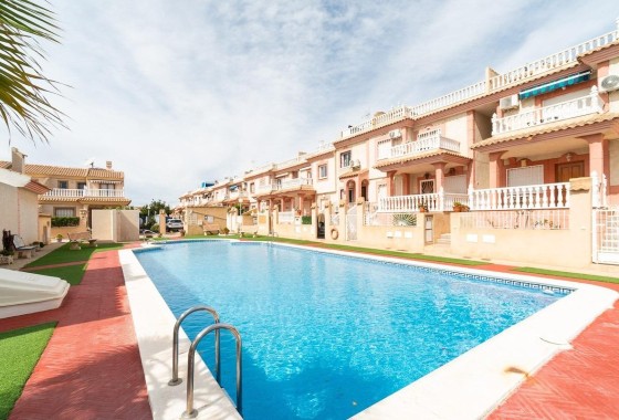 Halfvrijstaande villa - Herverkoop - Orihuela Costa -
                Punta Prima