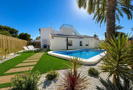 Halfvrijstaande villa - Herverkoop - Orihuela Costa -
                Punta Prima