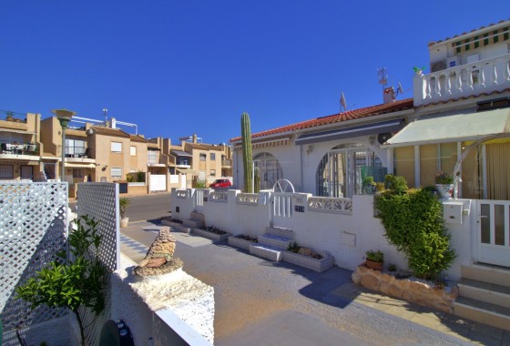 Halfvrijstaande villa - Herverkoop - Torrevieja -
                San Luis