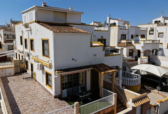 Halfvrijstaande villa - Herverkoop - Torrevieja -
                Torrevieja
