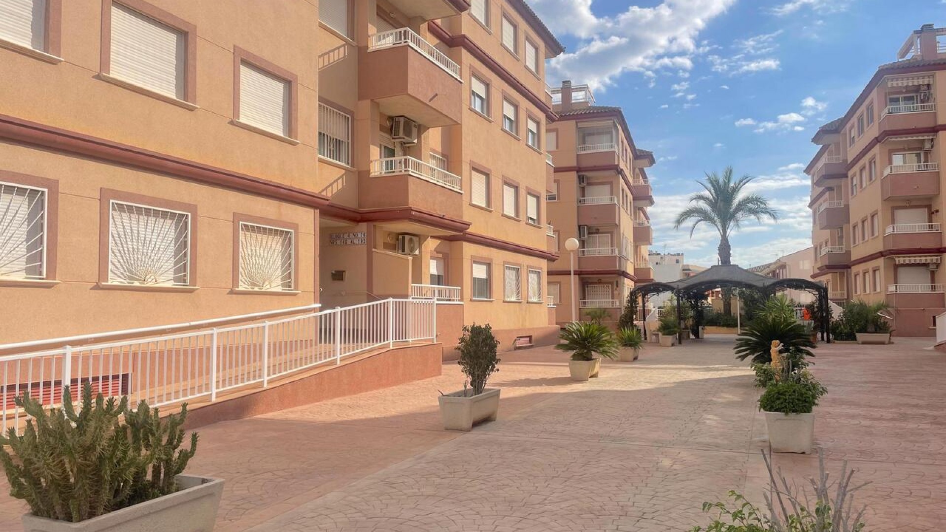 Herverkoop - Apartement Flat -
Algorfa