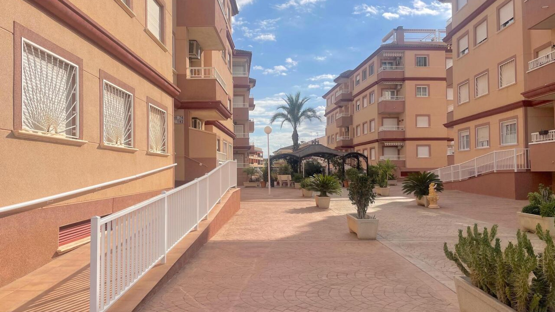 Herverkoop - Apartement Flat -
Algorfa