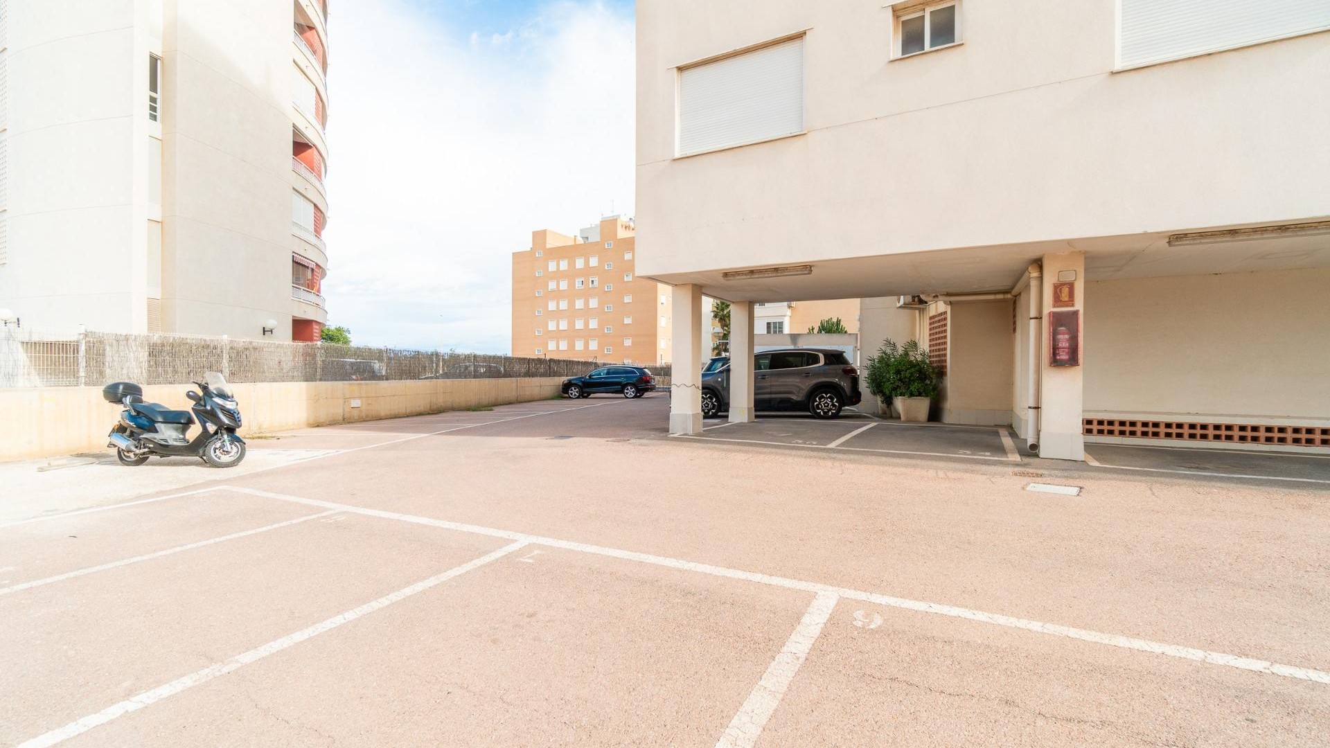 Herverkoop - Apartement Flat -
Guardamar del Segura - puerto deportivo