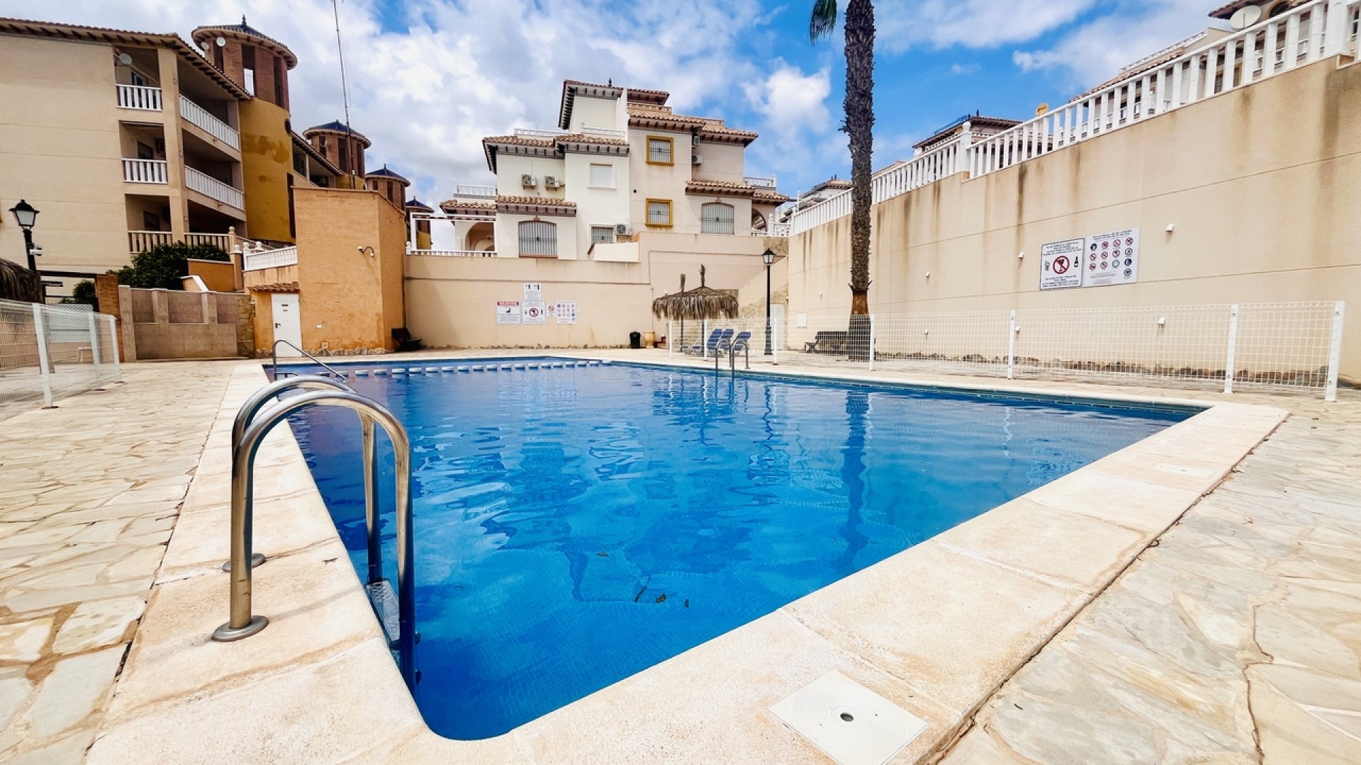 Herverkoop - Apartement Flat -
La Zenia