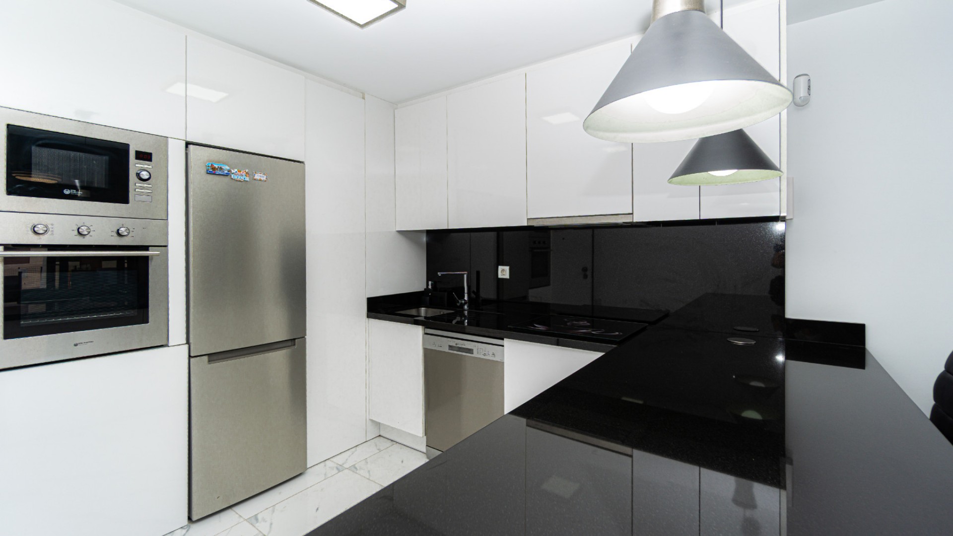 Herverkoop - Apartement Flat -
Mil Palmeras - Beach