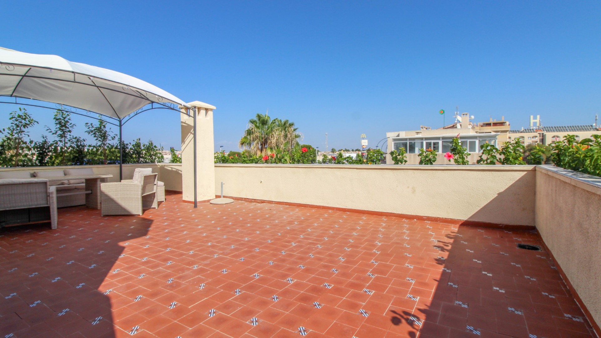 Herverkoop - Apartement Flat -
Punta Prima - Beachside
