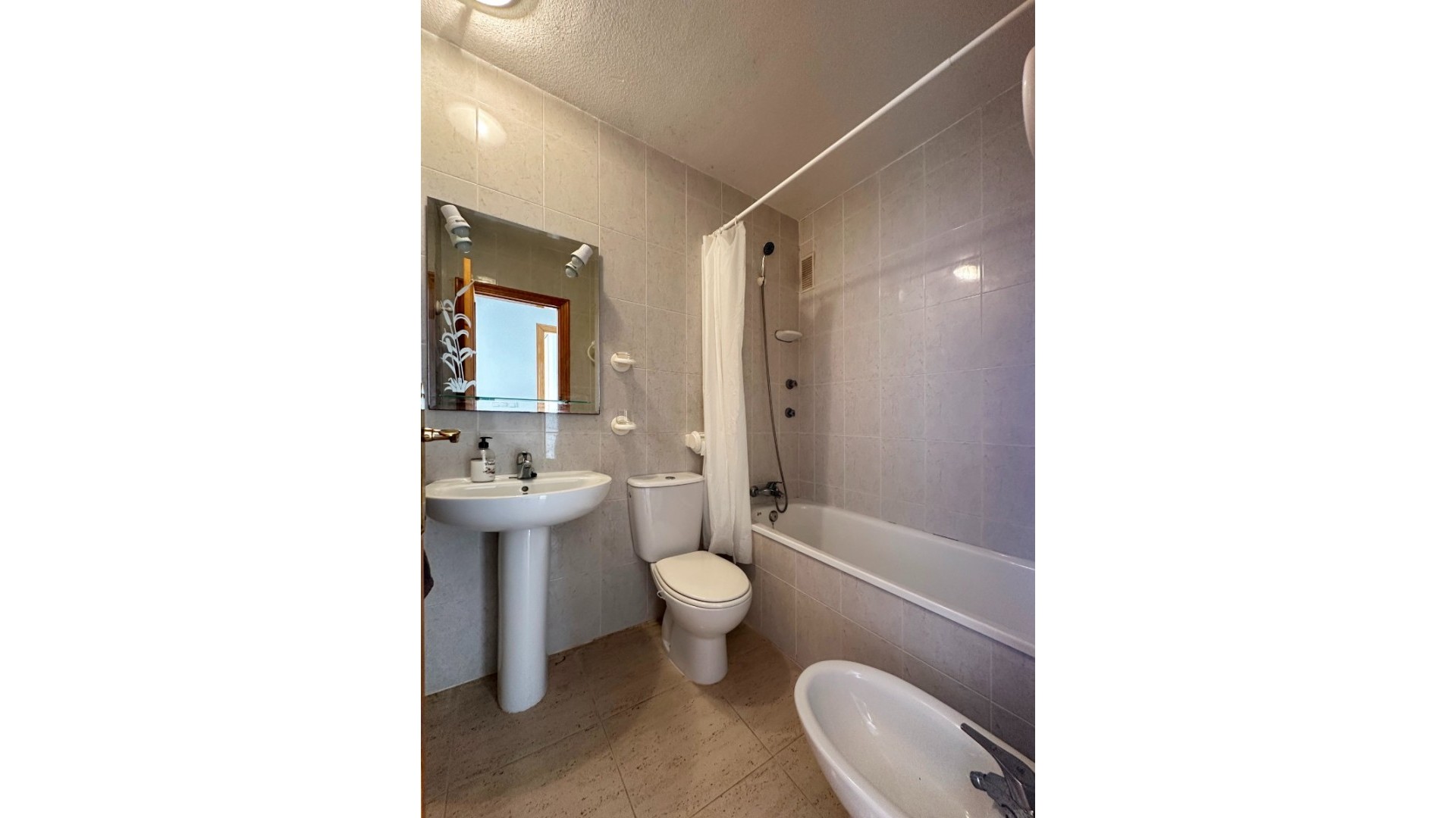 Herverkoop - Apartement Flat -
San Miguel de Salinas - Las filipinas