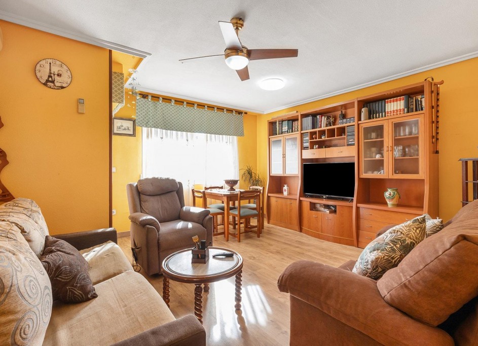 Herverkoop - Apartement Flat -
Torrevieja - Estacion de autobuses