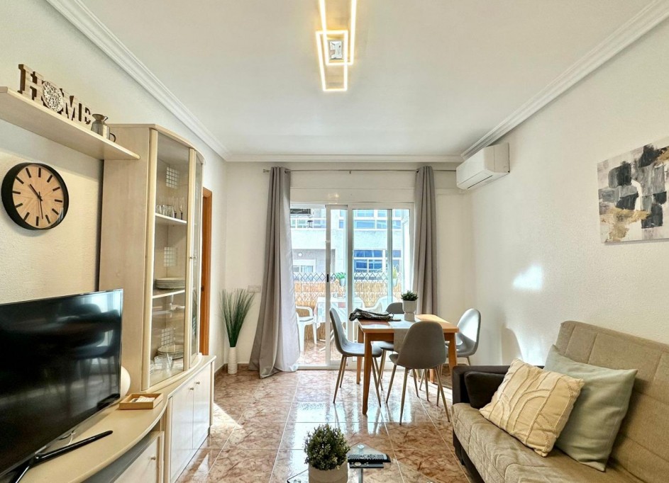 Herverkoop - Apartement Flat -
Torrevieja - Estacion de autobuses