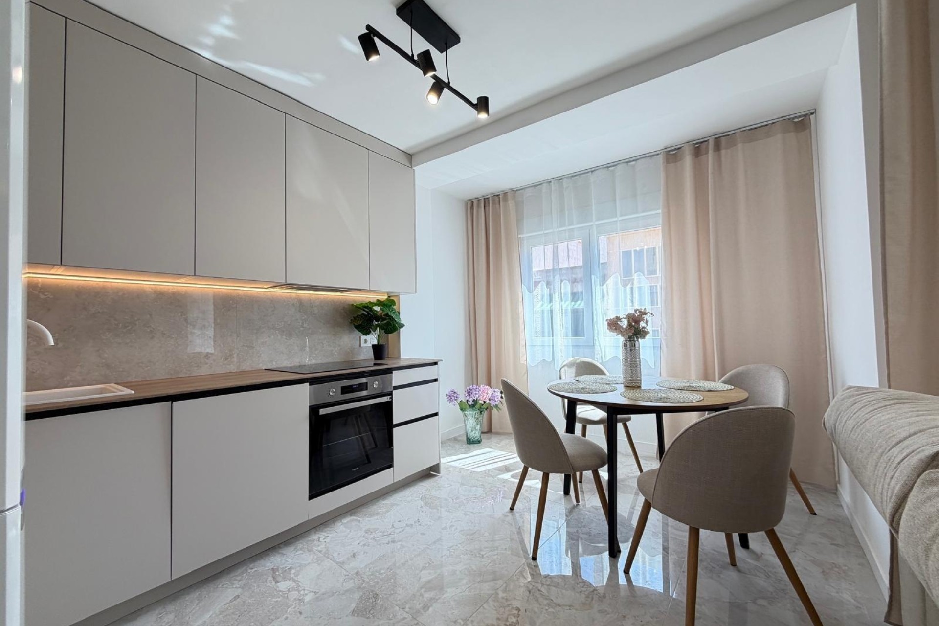 Herverkoop - Apartement Flat -
Torrevieja - Estacion de autobuses