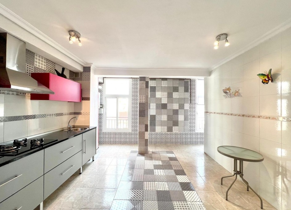 Herverkoop - Apartement Flat -
Torrevieja - Paseo maritimo