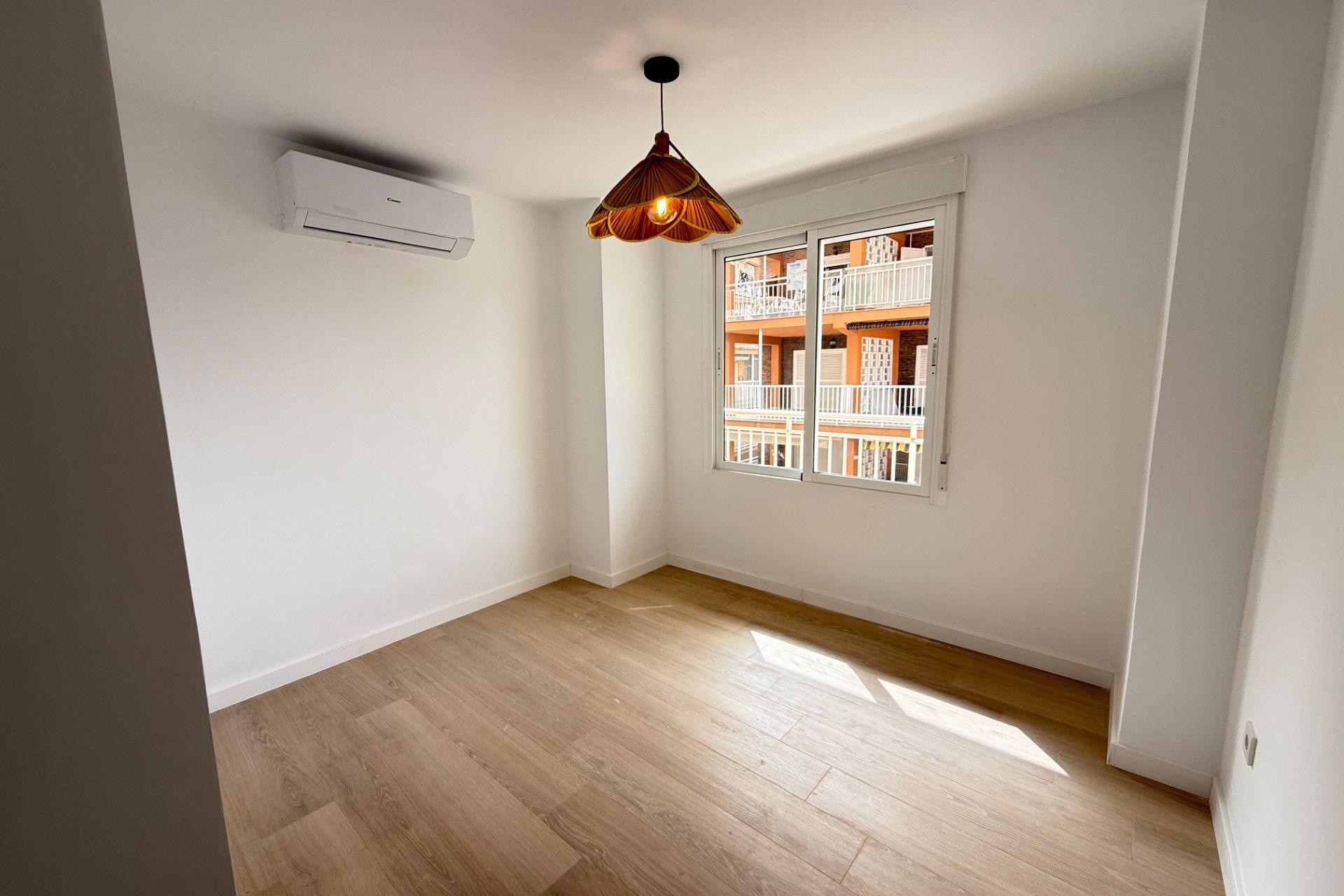 Herverkoop - Apartement Flat -
Torrevieja - Playa de los Naufragos