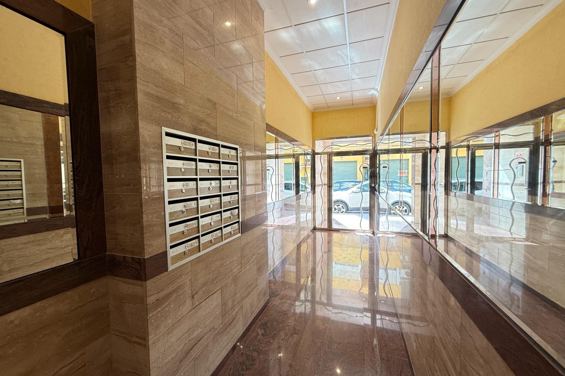 Herverkoop - Apartement Flat -
Torrevieja - Playa del Cura