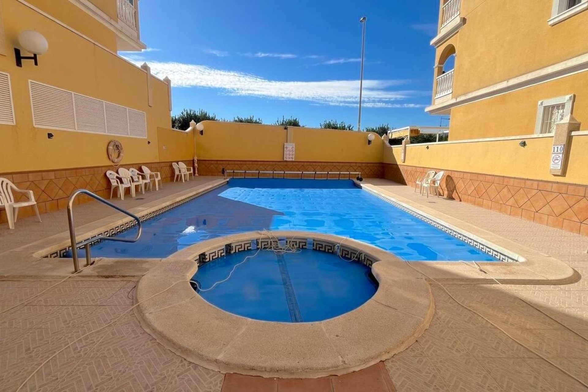 Herverkoop - Appartement / Flat -
Algorfa